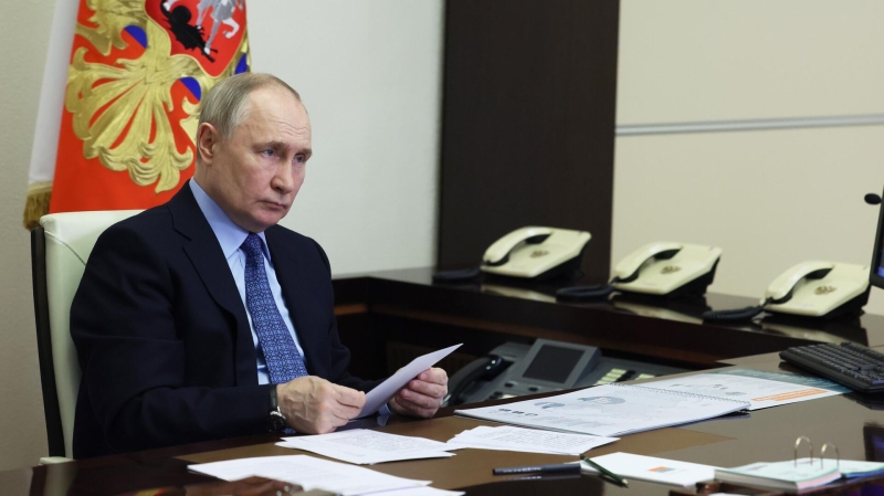Путин предложил Совбезу обсудить госрезервы