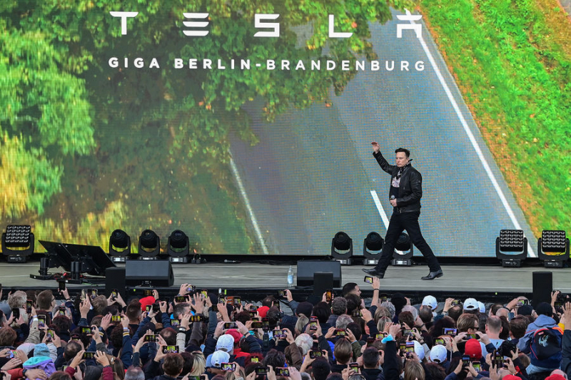 Эксперты рассказали, зачем Маск заранее отпраздновал открытие Гигафабрики Tesla в Берлине 