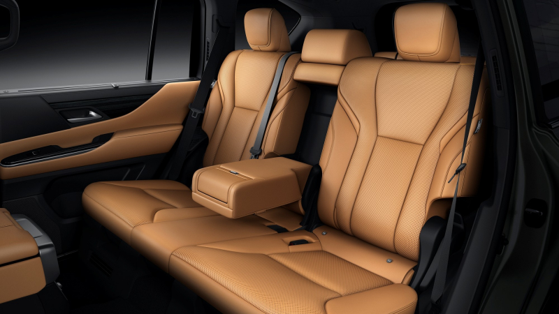 Новый Lexus LX: больше экранов, камеры для бездорожья и роскошная VIP-версия
