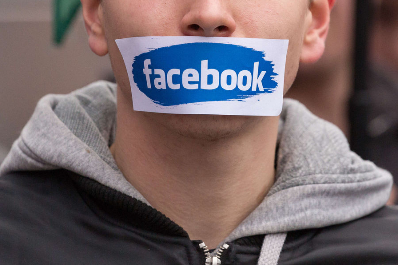 Раскрыты высказывания, за которые Facebook блокирует публикации россиян 