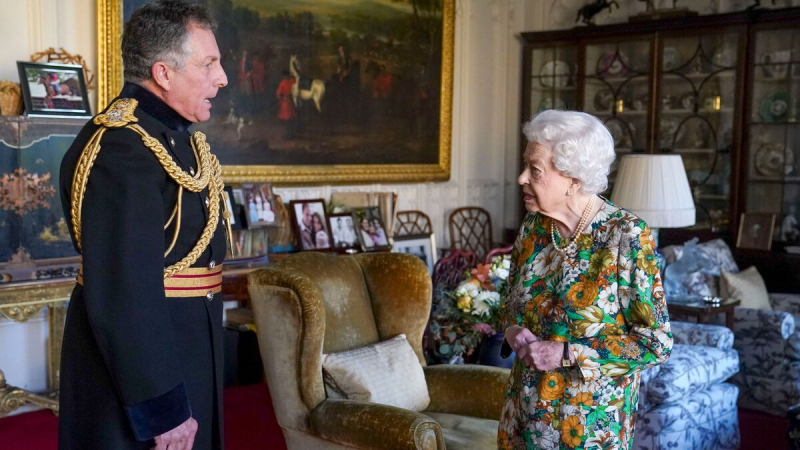«Достаточно тяжело»: Принц Чарльз не скрыл правду о состоянии Елизаветы II