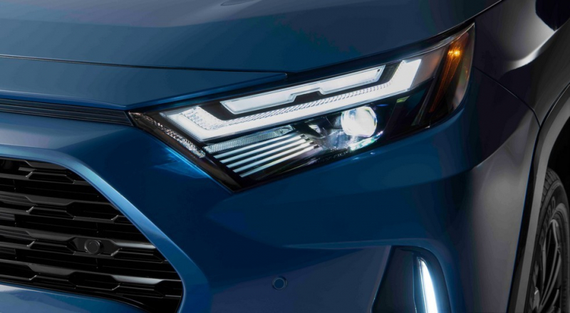Ещё один посвежевший Toyota RAV4: новая оптика и расширение гаммы