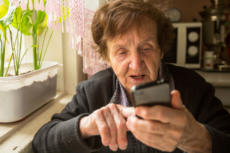 Как выбрать смартфон для пенсионера 