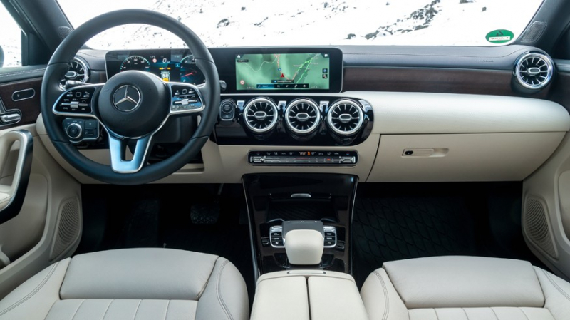 Mercedes-Benz собирается слегка обновить A-Class: первое изображение