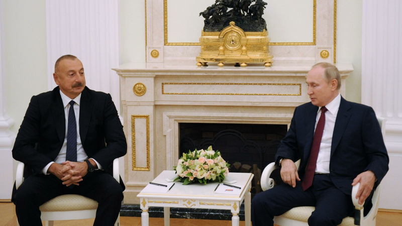 Путин перед встречей с Алиевым поговорил с Шойгу и Бортниковым