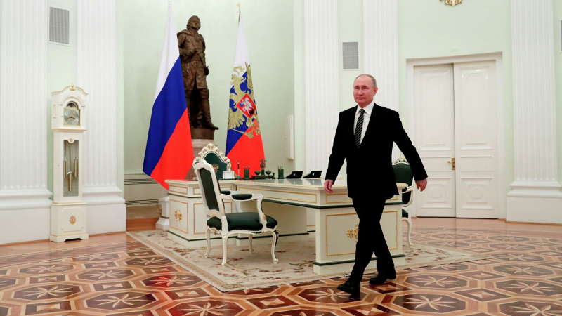 Журналисты показали секретную кнопку на столе Путина