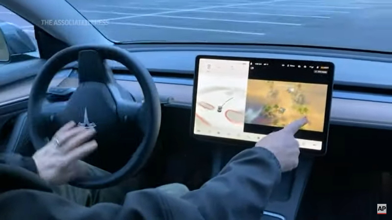 Tesla позволила водителям играть в видеоигры во время движения. Кто первым доиграется?