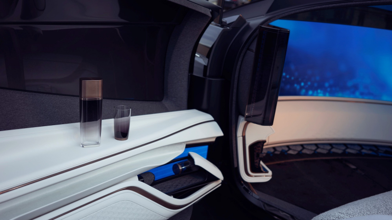 Купе Cadillac InnerSpace: диван, телевизор, напитки и полная автономность
