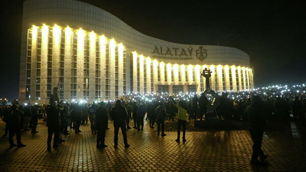 Очевидцы: власти Казахстана адекватно реагируют на толпы пьяных в Алма-Ате