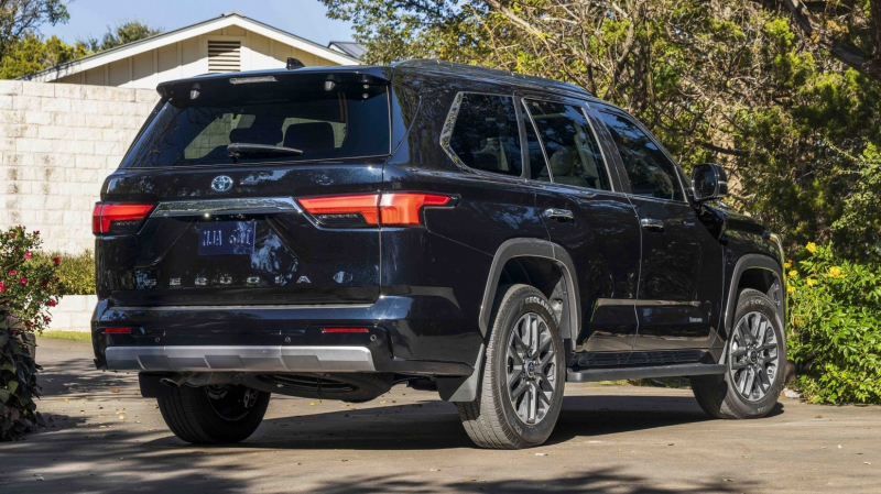 Toyota Sequoia нового поколения: «родня» Land Cruiser 300, но больше и проще