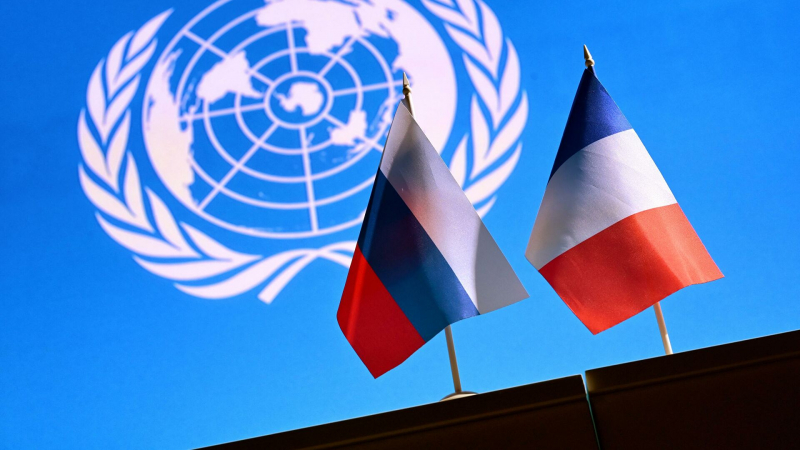 В Кремле анонсировали контакты глав МИД России и Франции