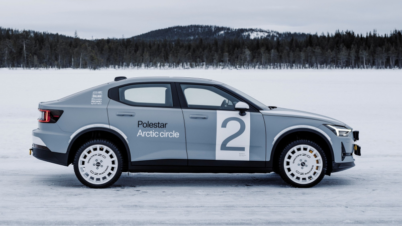 Зимний Polestar 2 Arctic Circle: увеличенный клиренс, защита днища и карбоновая лопата