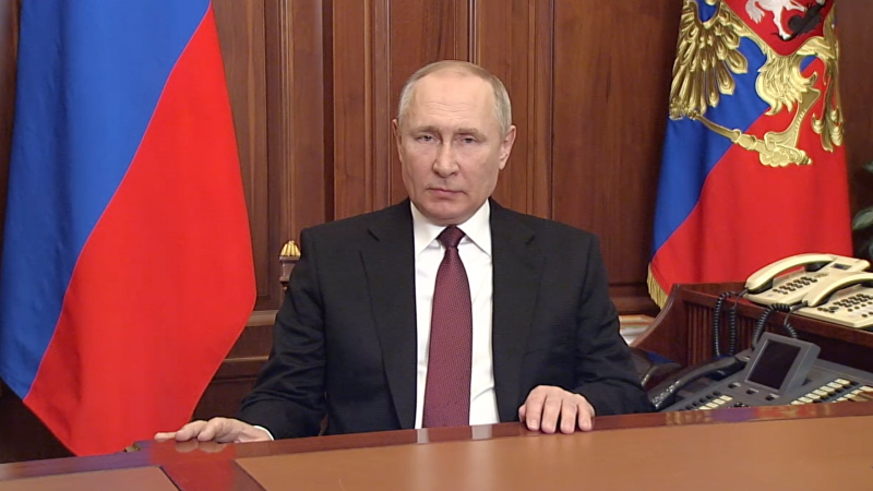 Путин пока не планирует выступать с обращением, заявил Песков