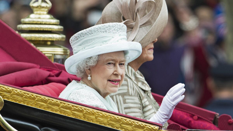 Неслыханно: у Елизаветы II хотят отобрать Букингемский дворец