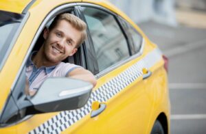 Как устроиться на работу водителем такси на своем автомобиле?