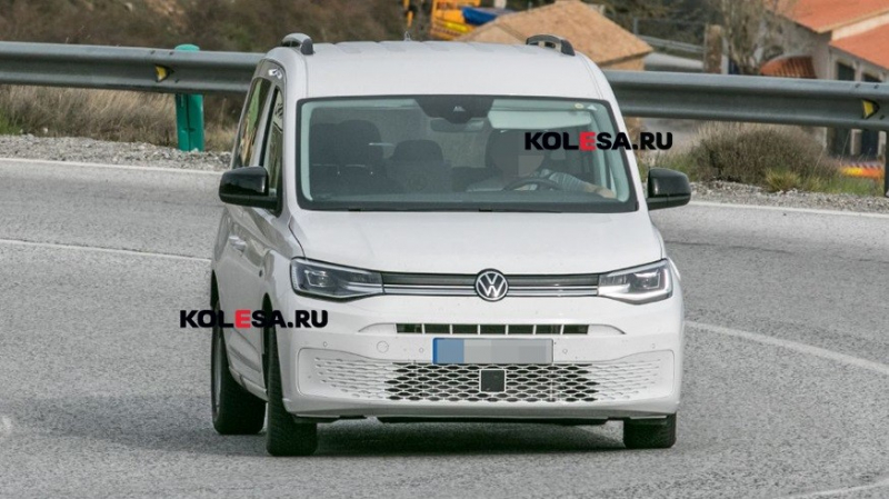 Volkswagen готовит новый Caddy PHEV: автомобиль заметили в ходе дорожных тестов