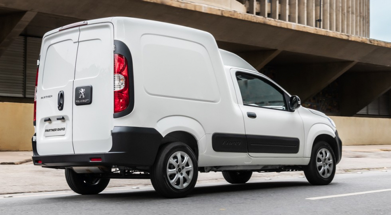 «Каблучок» Peugeot Partner Rapid отличился от исходного Fiat «голой» комплектацией