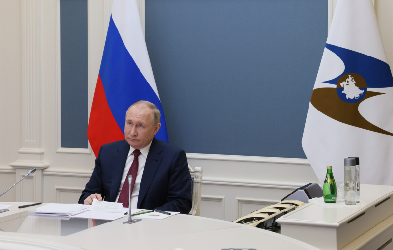 «Никогда до добра никого не доводило»: Путин назвал воровством заморозку активов России западными странами