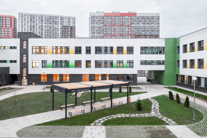 Школа на 1600 мест построена в подмосковной Балашихе