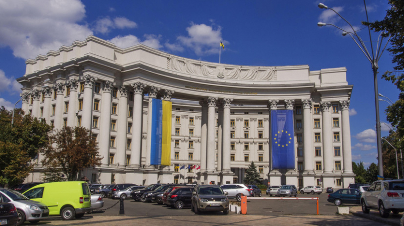 «Абсолютно лжепосыл»: в России оценили рекомендацию ЕК предоставить Украине статус кандидата в члены ЕС