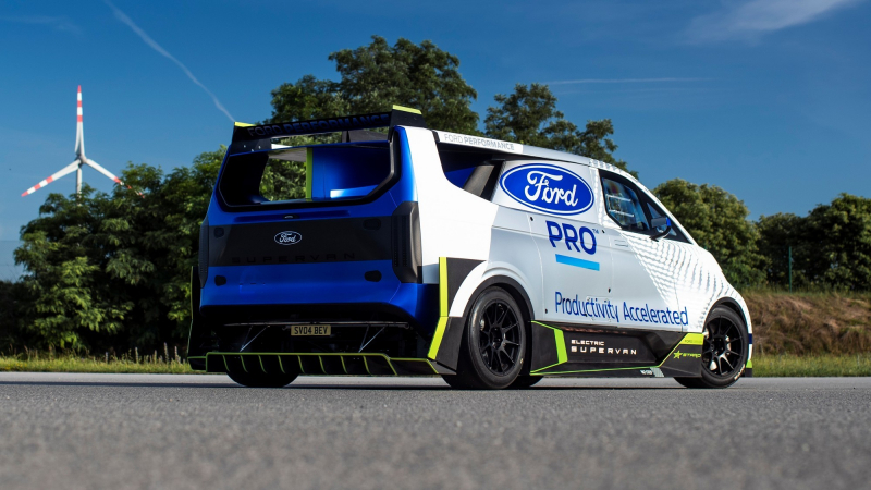 Ну очень быстрая доставка: представлен 2000-сильный фургон Ford Pro Electric SuperVan
