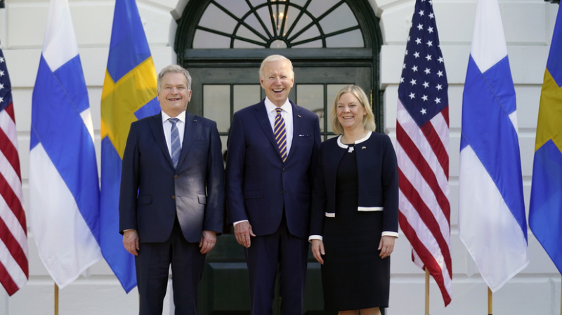 «Нужны внешнеполитические успехи»: почему Байден заявил о поддержке быстрого вступления Швеции и Финляндии в НАТО