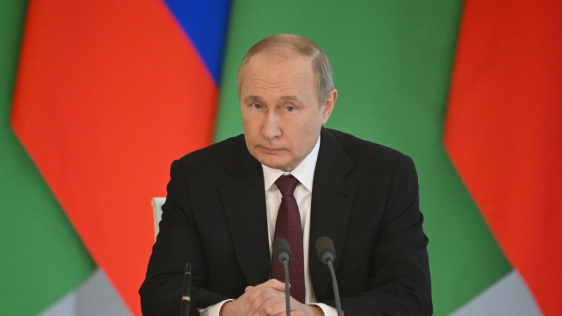 Путин участвует в заседании Каспийского саммита в узком составе