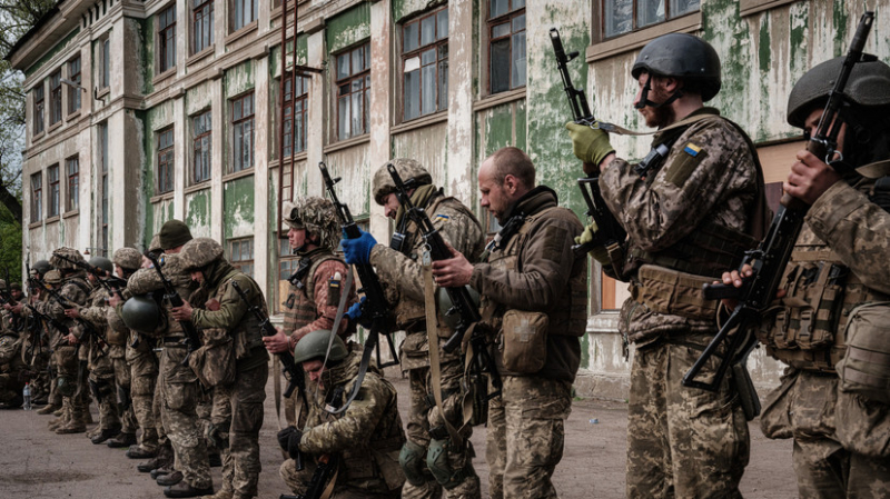 «Готовят украинцев к городским боям»: зачем США закупают для Киева бесшумные снайперские винтовки