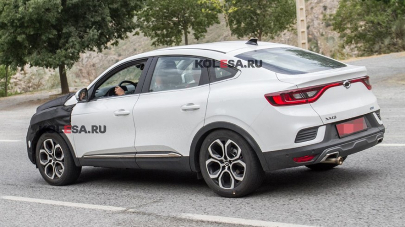 Renault готовит обновлённую версию Arkana: кроссовер попался фотошпионам
