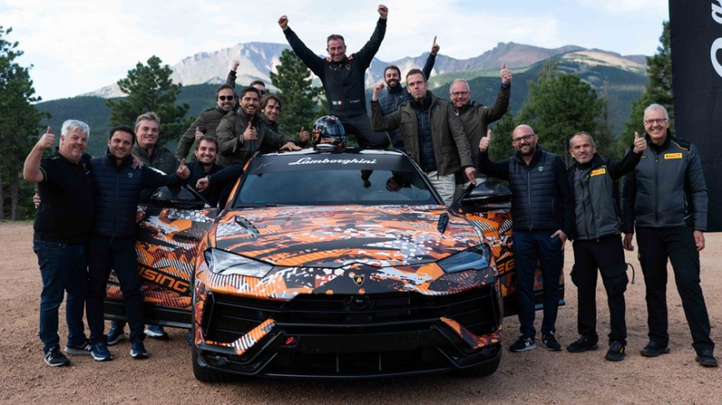 Обновлённый Lamborghini Urus показался на свежих фото и установил новый рекорд