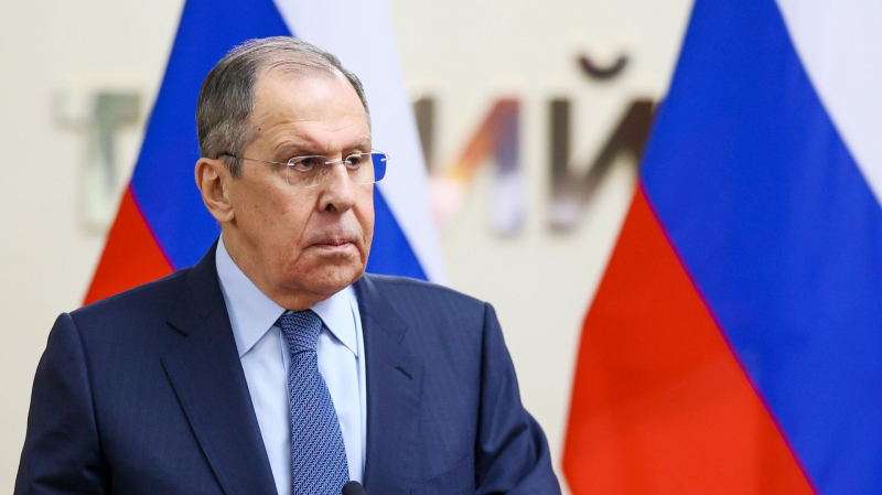 Россия готова наращивать связи со странами, входящими в ОИС, заявил Лавров