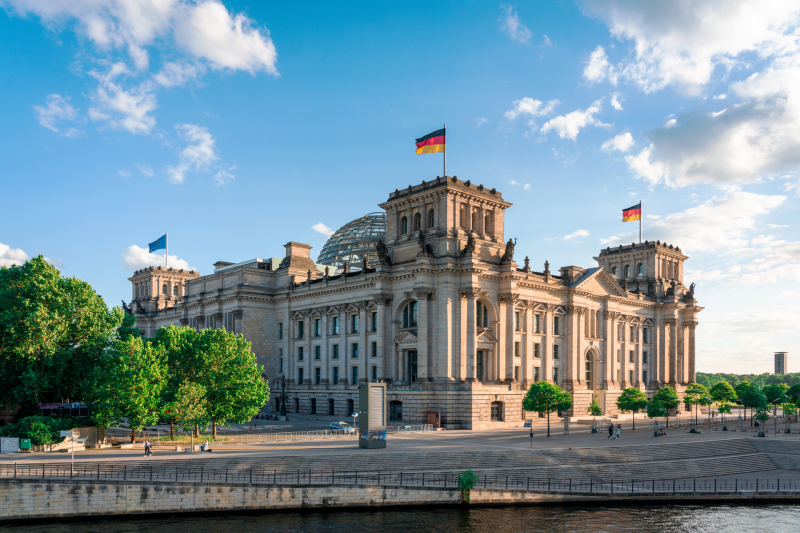Рукотворный кризис: почему в Германии растёт недовольство канцлером Шольцем и федеральным правительством