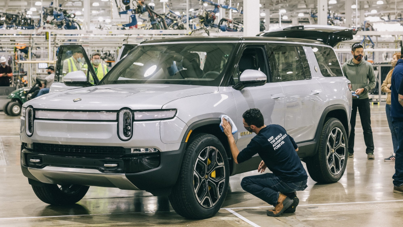 Mercedes-Benz и Rivian создадут СП для выпуска электрических фургонов в Европе