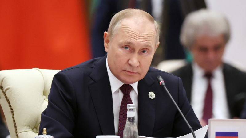 Россия примет участие в саммите G20, заверил Путин