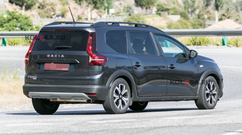 Dacia покажет спецверсию Duster и гибридный Jogger на автосалоне в Париже