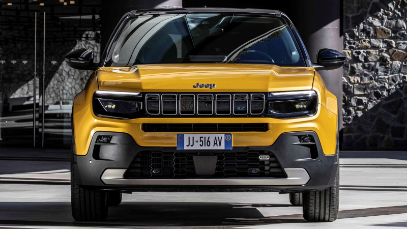 Jeep Avenger: фото салона и новые подробности о маленьком кроссовере для Европы