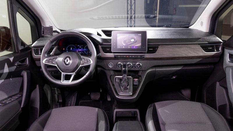 Пассажирский Renault Kangoo E-Tech Electric: из-за батареи пришлось переделать салон