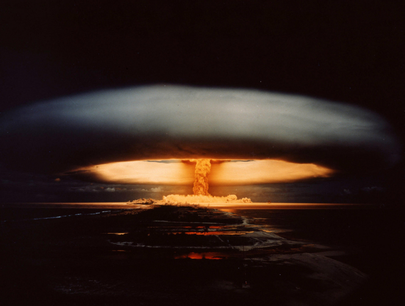 «В нарушение всех договоров»: к чему может привести накачивание Европы американским ядерным оружием