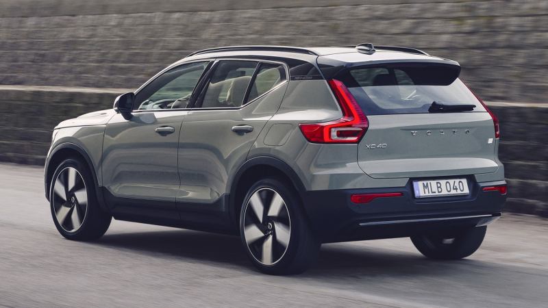 Электрические Volvo XC40 и C40 перешли с базового переднего привода на задний