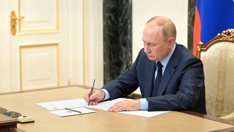 Путин подписал закон о включении в гражданский оборот юрлиц новых регионов