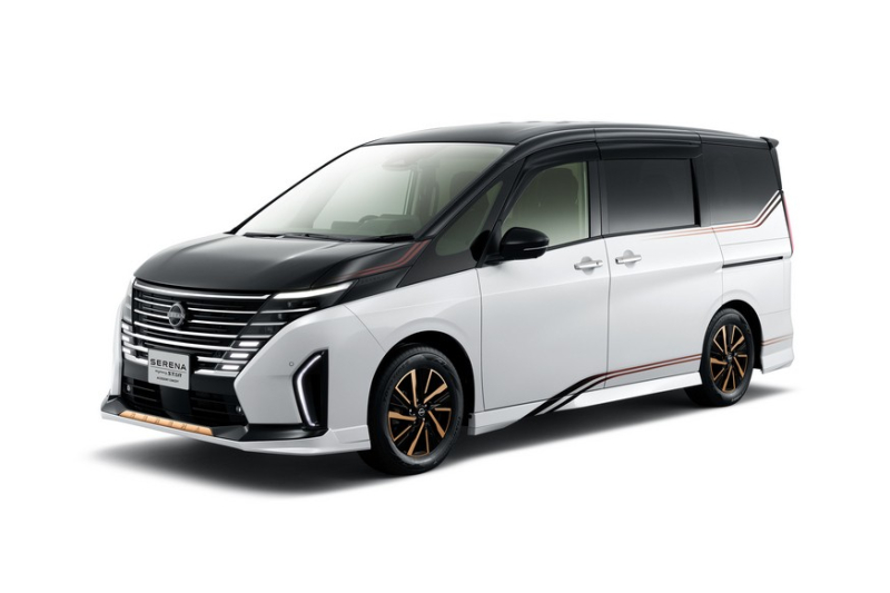Премьеры Nissan: роскошные Serena и X-Trail, особый спорткар Fairlady Z и подержанный Cube