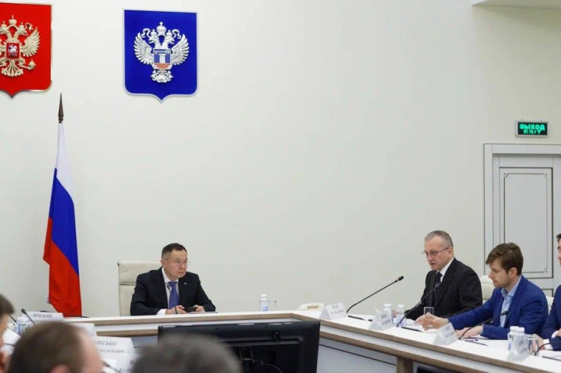 Вопросы реализации проектов с главными распорядителями бюджетных средств обсудили в Минстрое РФ