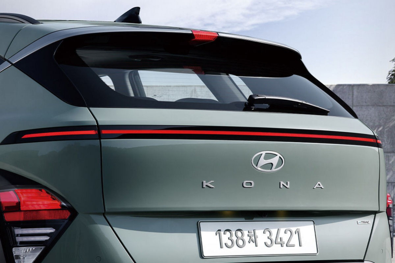 Эффектный кроссовер Hyundai Kona второго поколения предложен с прежней техникой