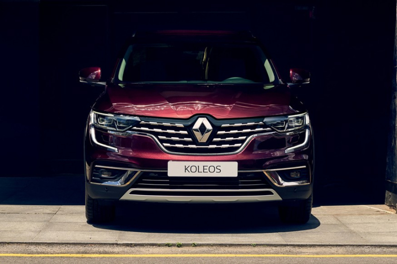 В белорусских салонах новая партия Renault Koleos: кроссовер предлагают купить россиянам