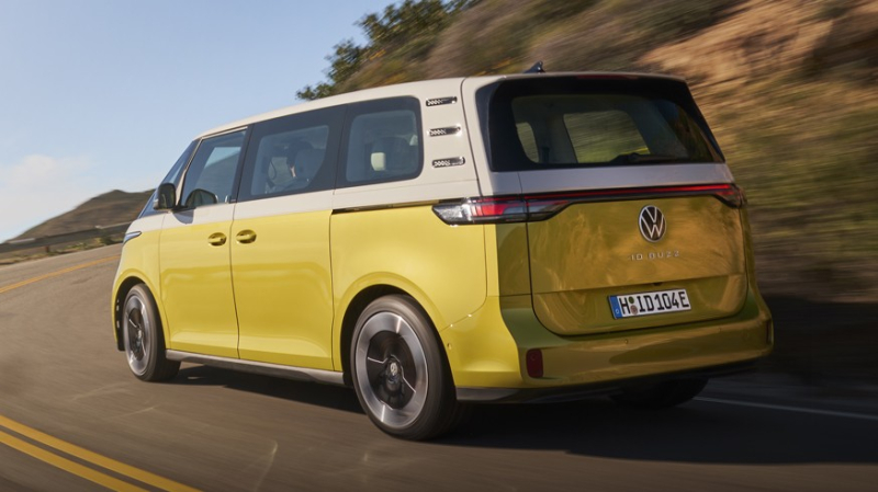 Volkswagen покажет ID. Buzz GTX в этом году: минивэн получит 340-сильную установку