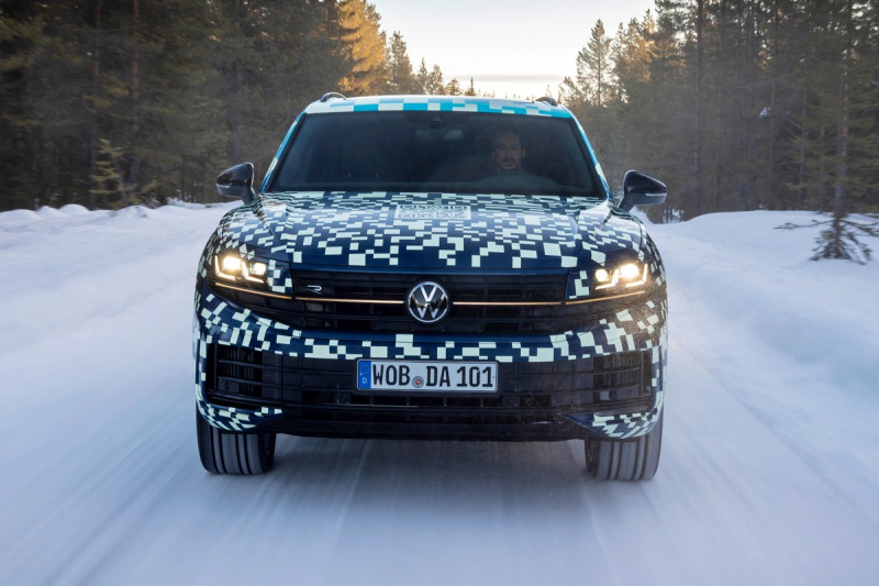 Обновлённый кроссовер Volkswagen Touareg: официальные фото и подробности