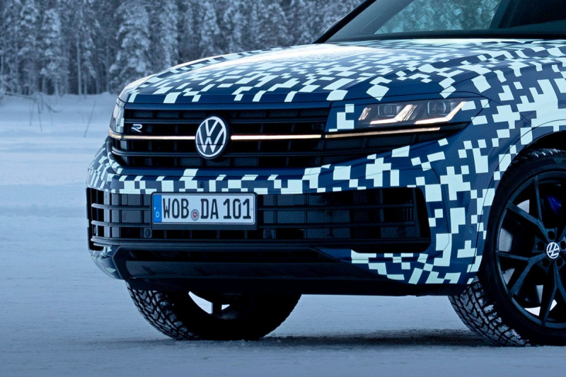 Обновлённый кроссовер Volkswagen Touareg: официальные фото и подробности