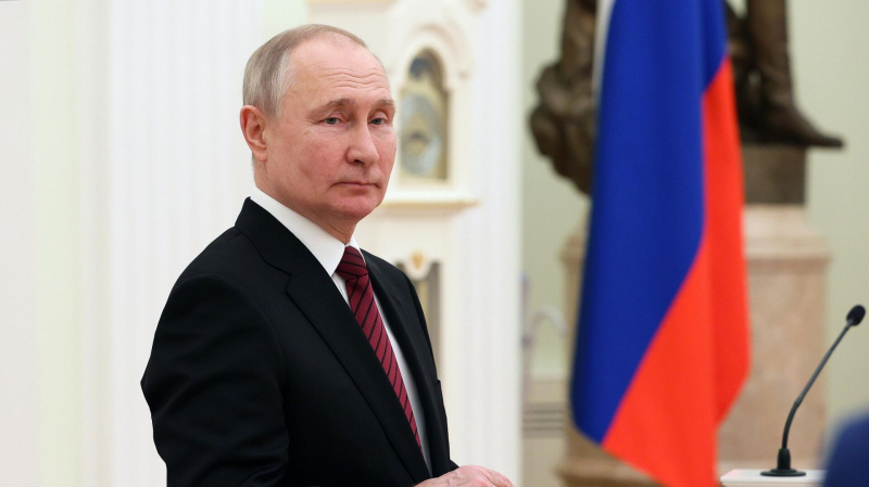 Путин выразил надежду на укрепление государственности благодаря судам