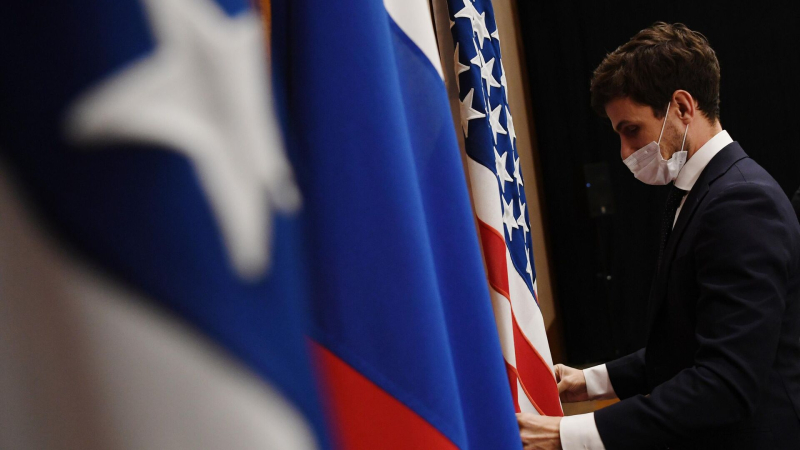 Российский посол в Канаде прокомментировал введение антироссийских санкций