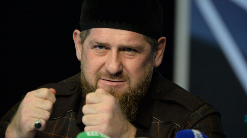 Кадыров показал боевые трофеи